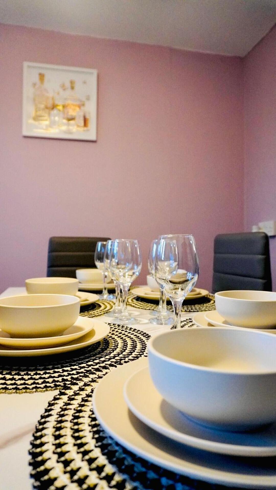 Spacious & Comfy Home In West Midlands - Sleeps 8, Free Parking, Wifi, Netflix, Prime Location, Ideal For Contractors, Business, Groups, Travellers, Families And Relocators Coventry Room photo